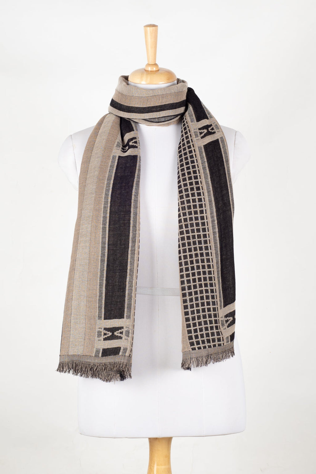 Checks & Stripes Abstract Fine Wool Jacquard Scarf – Black | SVEŽElife